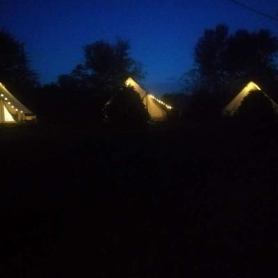 Kamp Bezdan noću
